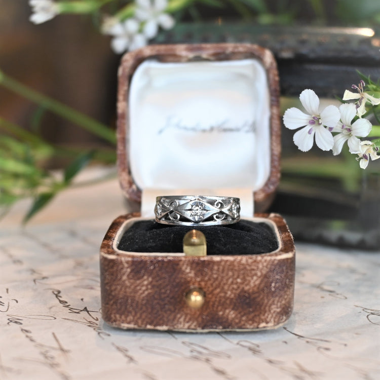 ダイヤモンドが美しい 透かしリング