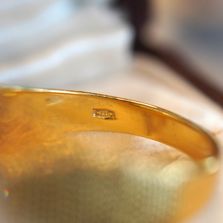 9石のダイヤモンドが輝くデザインリング