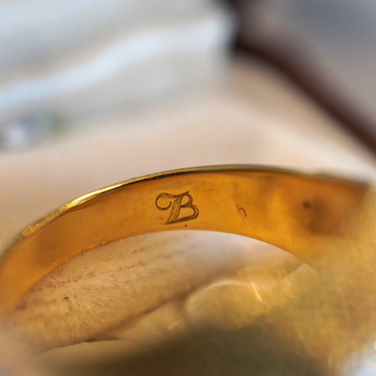 9石のダイヤモンドが輝くデザインリング