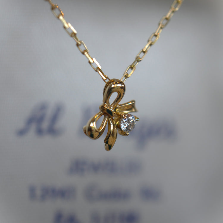 小さなリボントップが可愛らしい ネックレス