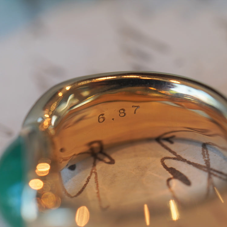 大粒カボションの エメラルドリング