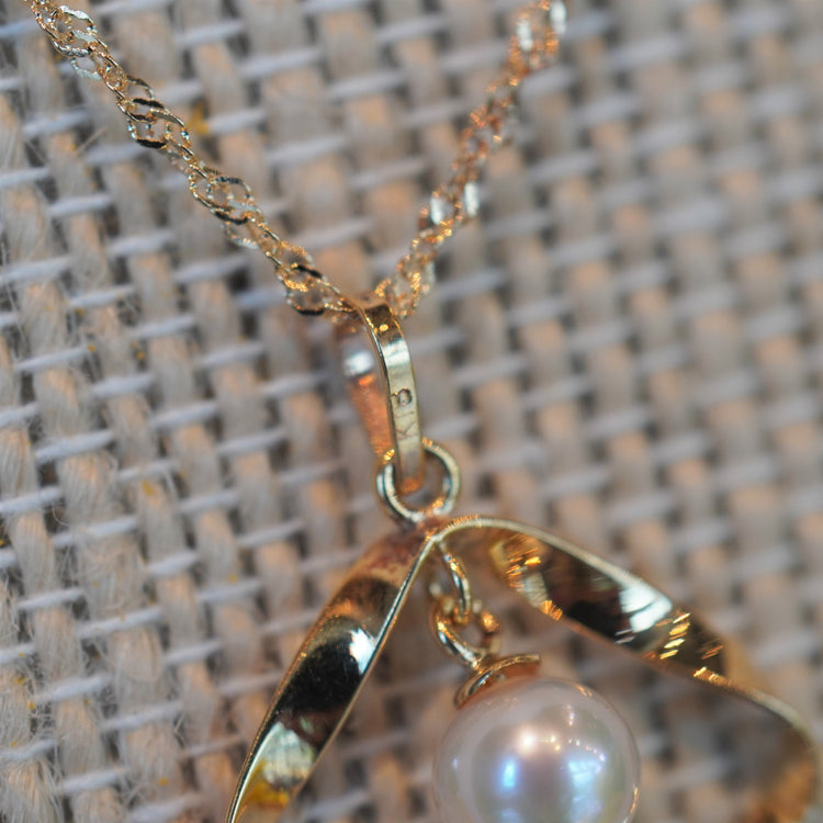 揺れるパールが可愛らしい ネックレス