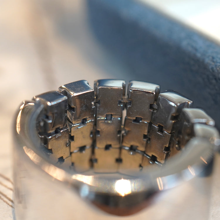 ゴージャスな RUGIADA ホワイトゴールドリング