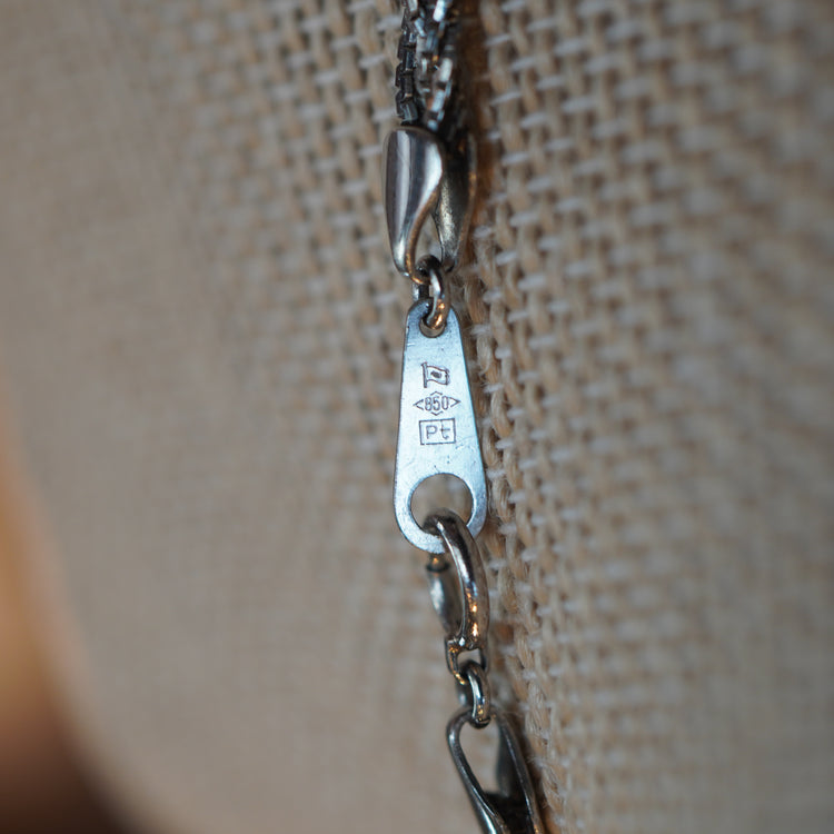 静謐な輝き プラチナネックレス