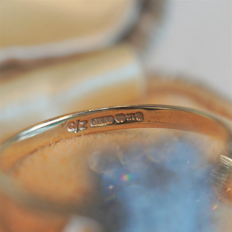 エメラルドカットの美しいホワイトトパーズ リング from UK