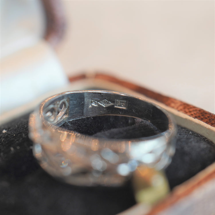 ダイヤモンドが美しい 透かしリング