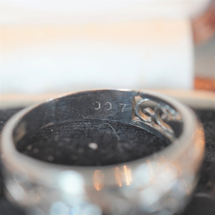 ダイヤモンドが美しい 透かしリング