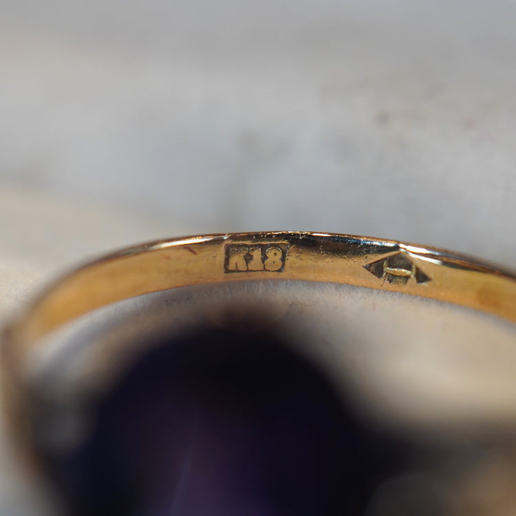 八角のテーブル面が美しい アメジストリング