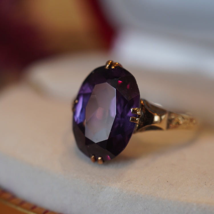 八角のテーブル面が美しい アメジストリング
