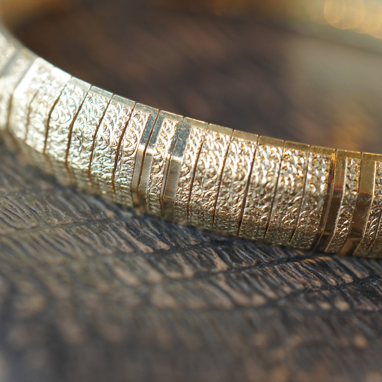 細かな煌きが上品なブレスレット