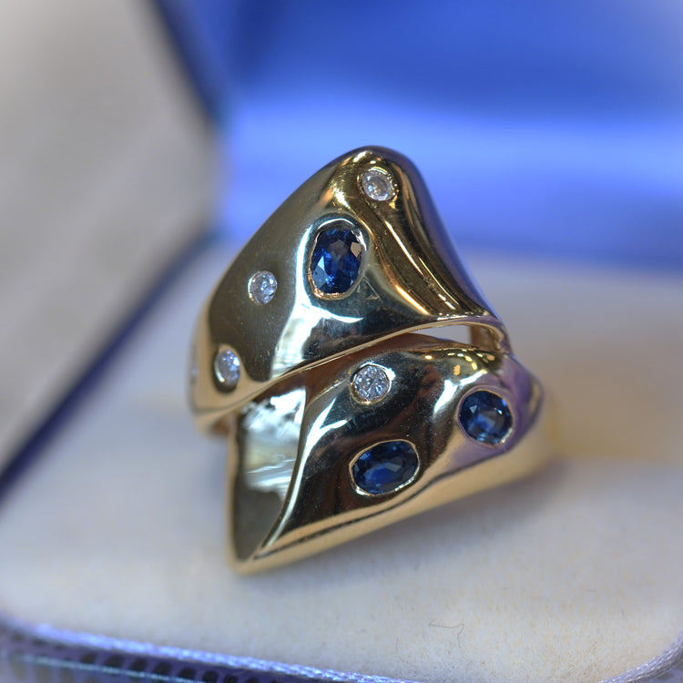 ユニークなサファイア デザインリング