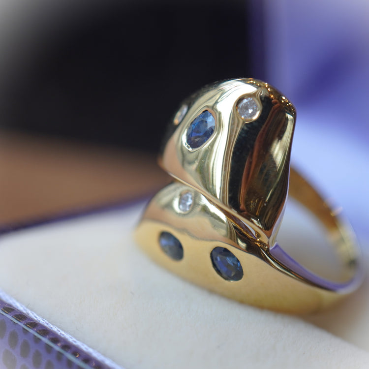 ユニークなサファイア デザインリング