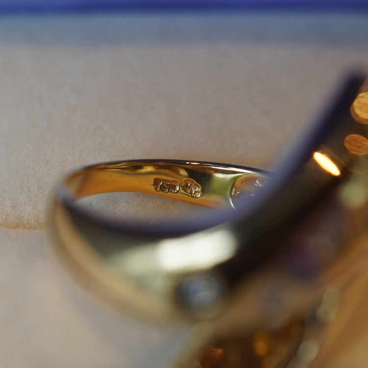 ユニークなサファイア デザインリング