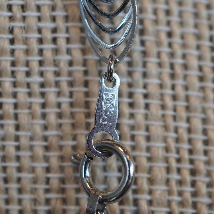 ゴージャスな スパイラルチェーンネックレス