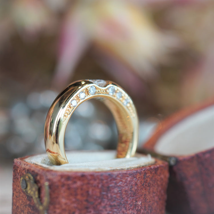 どこから見ても美しい ダイヤモンドリング