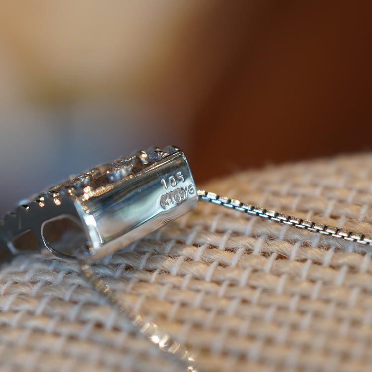 カラーダイヤモンドが美しい ネックレス