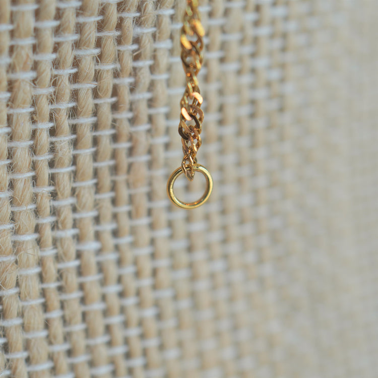 使い勝手の良い スクリューネックレス