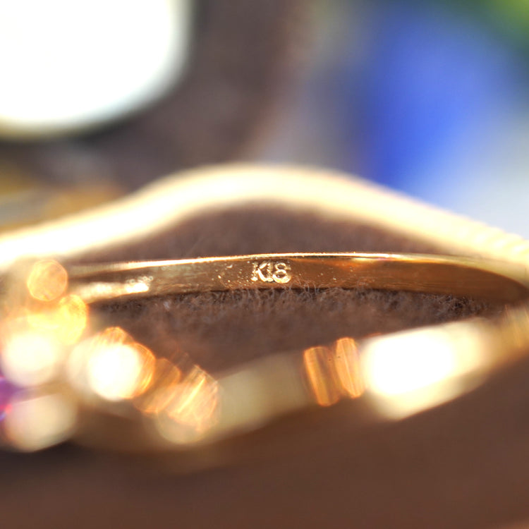 小さなルビーが美しいリング