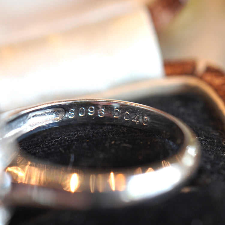 ゴージャスな サファイアデザインリング