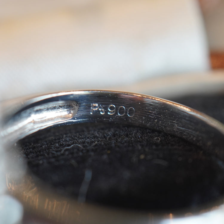 ゴージャスな サファイアデザインリング