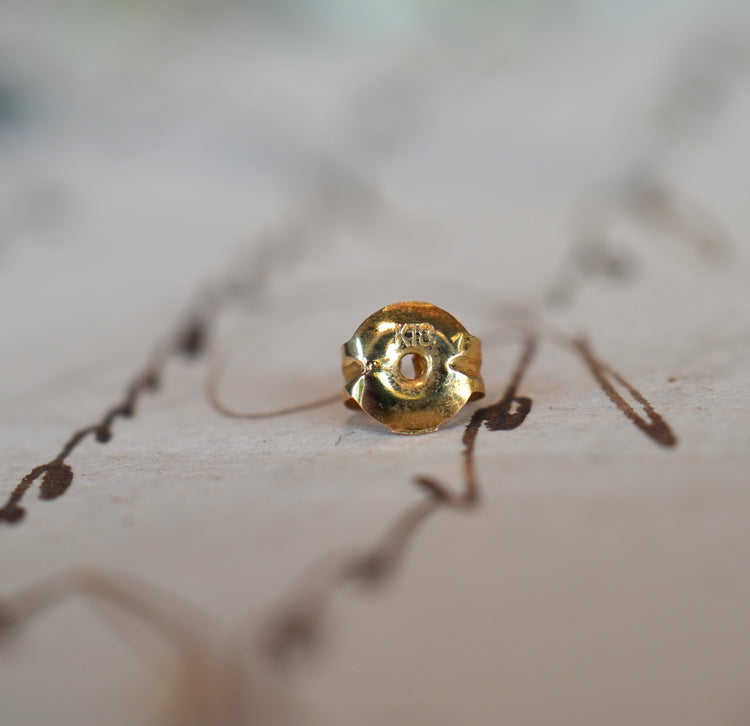 小さくて可憐な ピアス