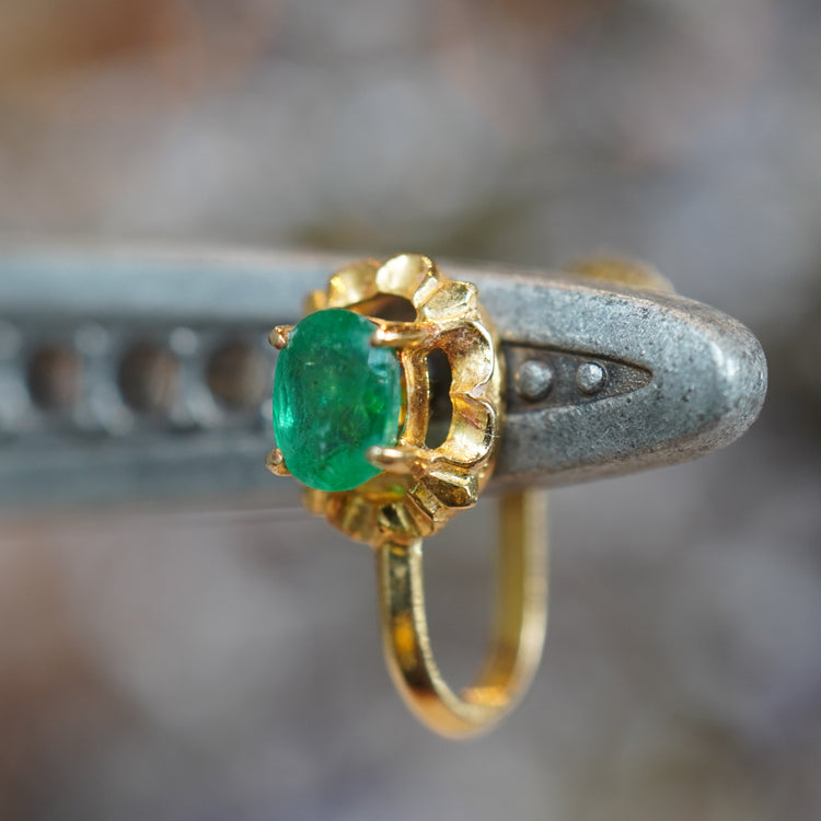 エメラルドの美しいイヤリング