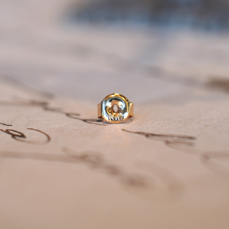 小さなピンクトルマリンが揺れる ピアス