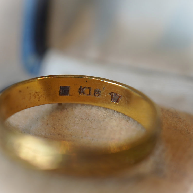 繊細な 彫りリング