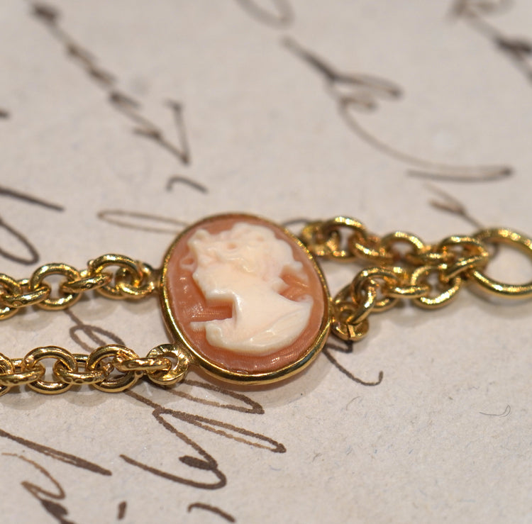 クラシカルな カメオブレスレット