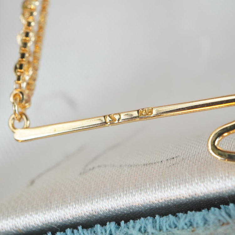 揺れるチェーンが可愛い 贅沢なネクタイチェーン