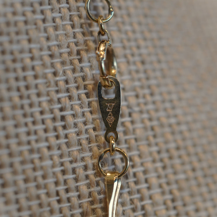 ユニークなデザインネックレス