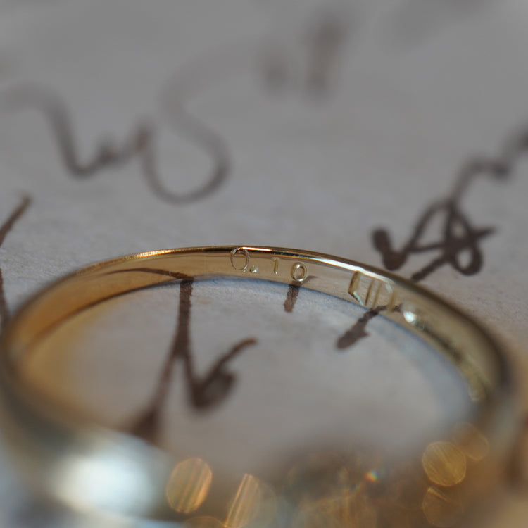 小さなきらめきが可愛らしいダイヤモンドリング