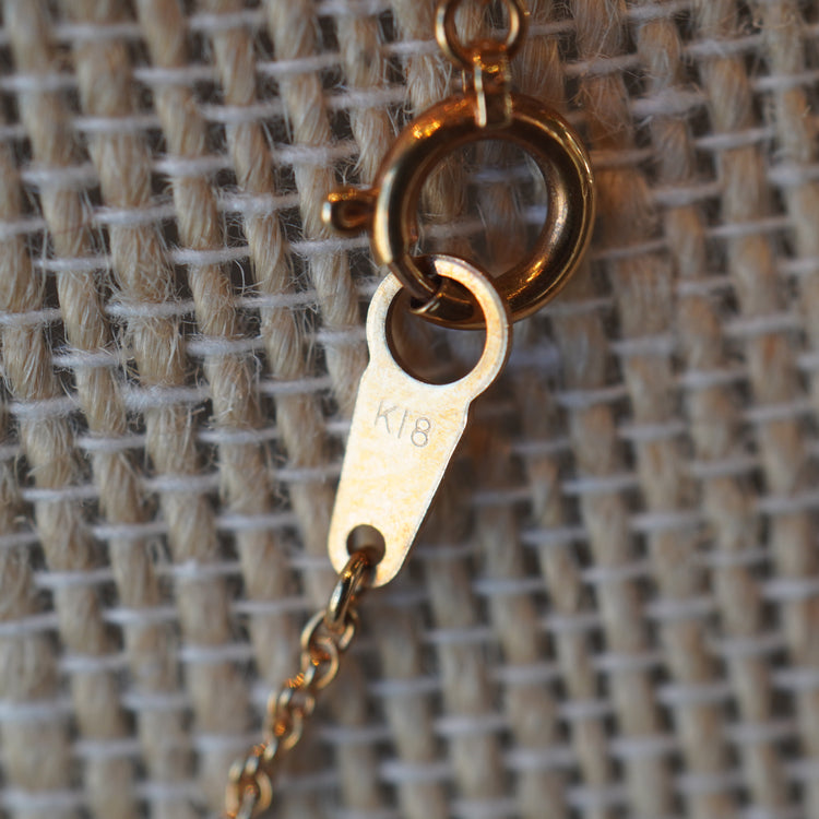 クールな輝きサファイアトップ付きネックレス