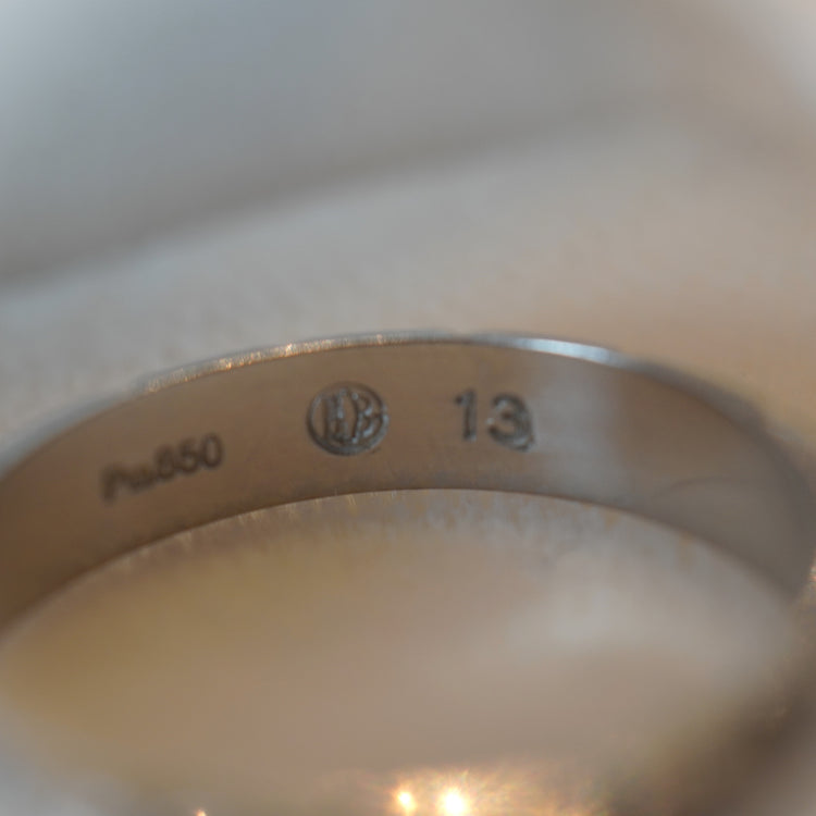 彫り細工の美しい プラチナリング