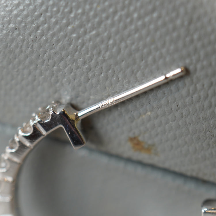 軽やかな ダイヤモンドフープピアス