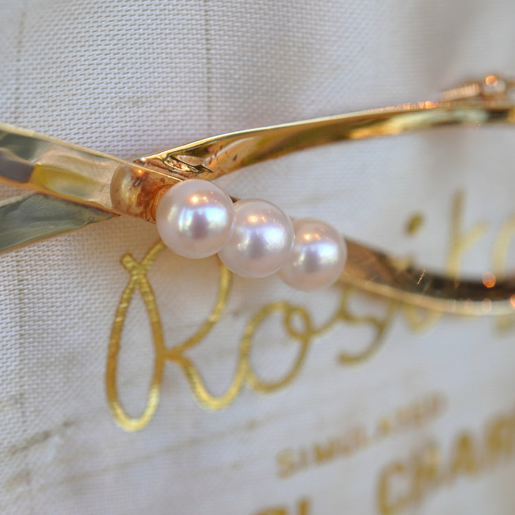 クラシカルな パールブローチ