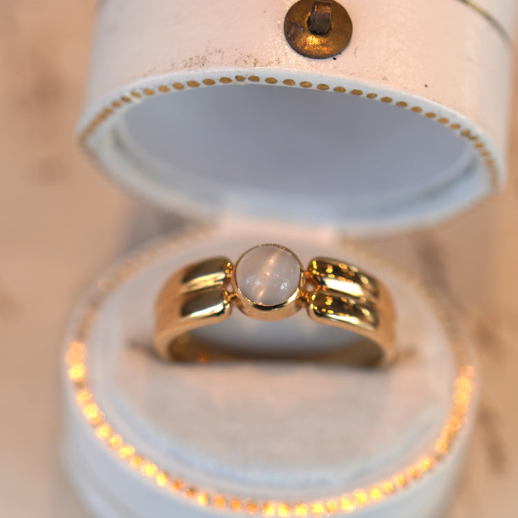 可愛らしい ムーンストーンリング