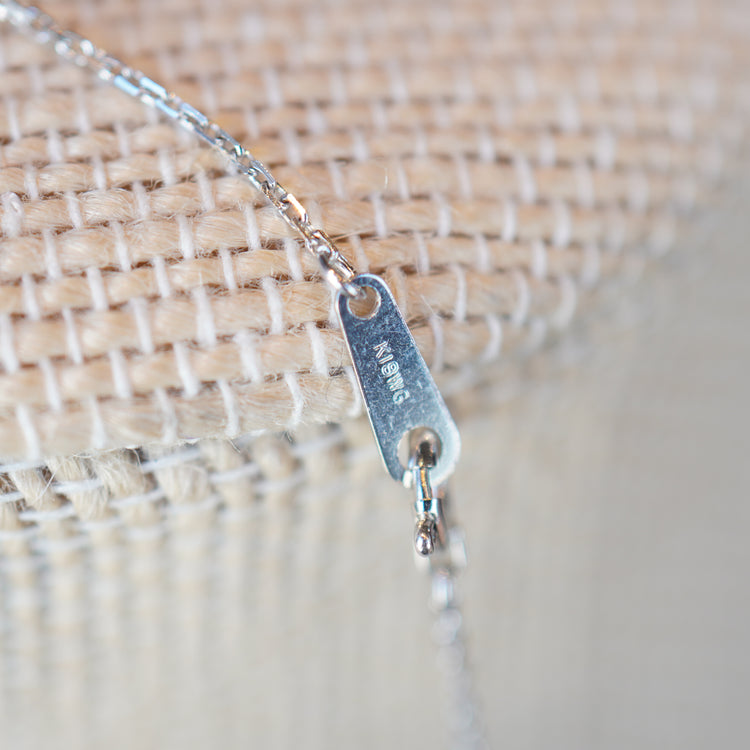 小さなクロスが可愛らしい ネックレス