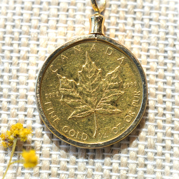 シンプルな 1/4ozメイプルコイントップ