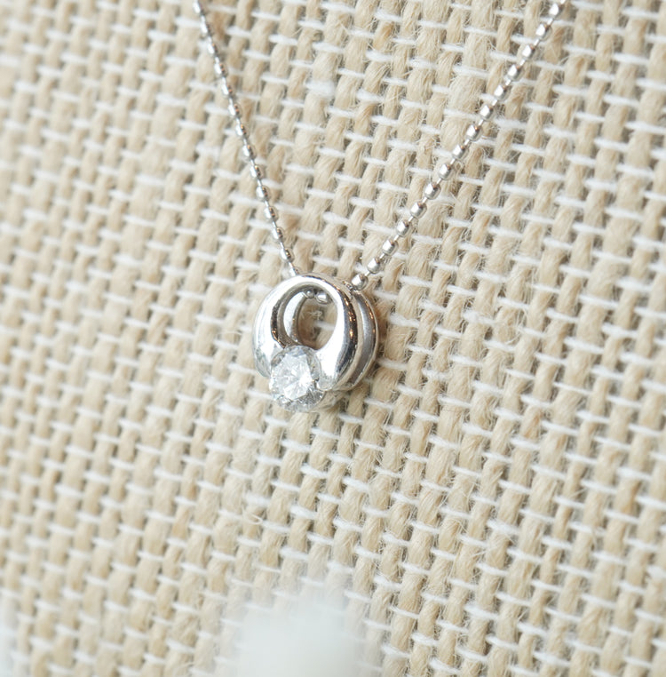 一粒ダイヤモンドが美しい ネックレス