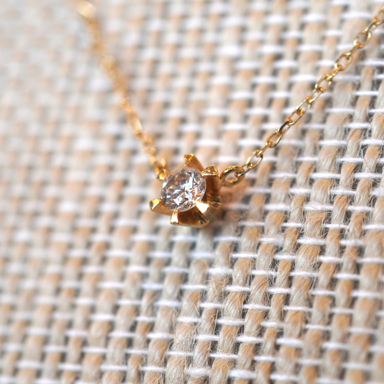 小さなダイヤモンドネックレス