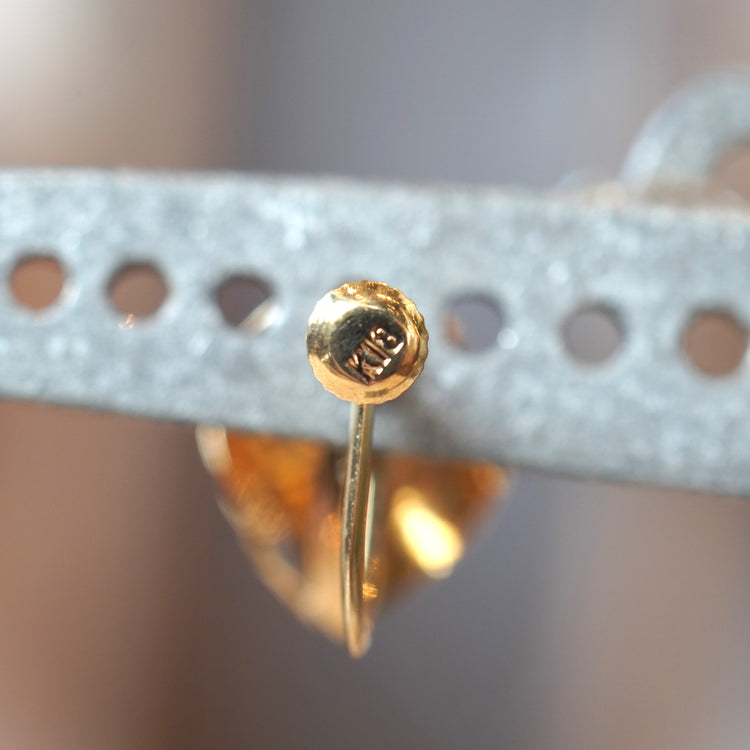 軽やかな ゴールドイヤリング