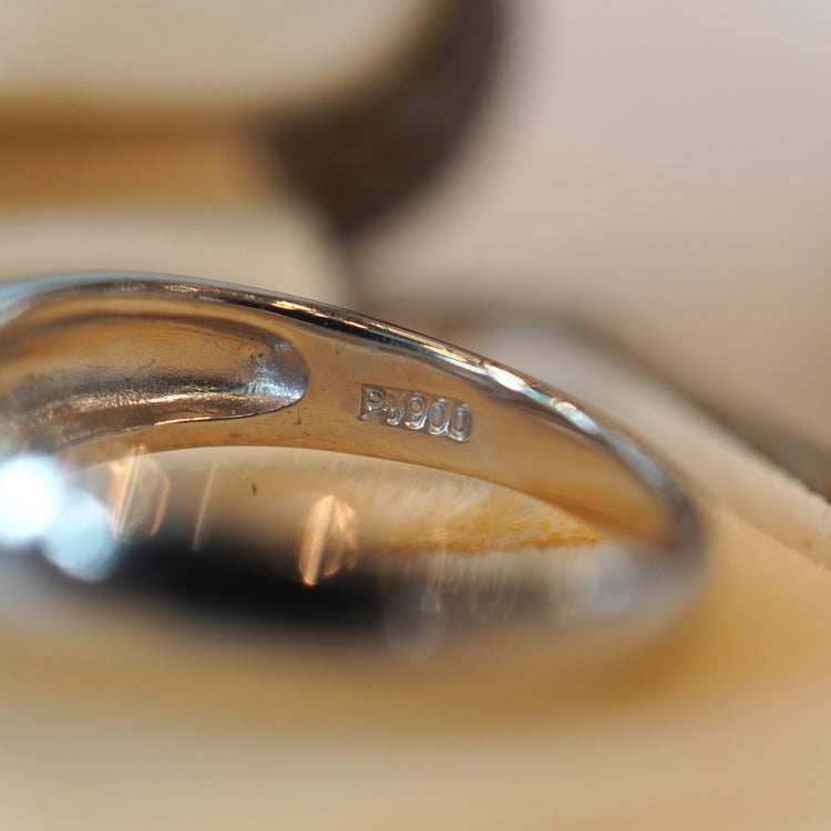 スクエアカットダイヤモンドが美しい リング