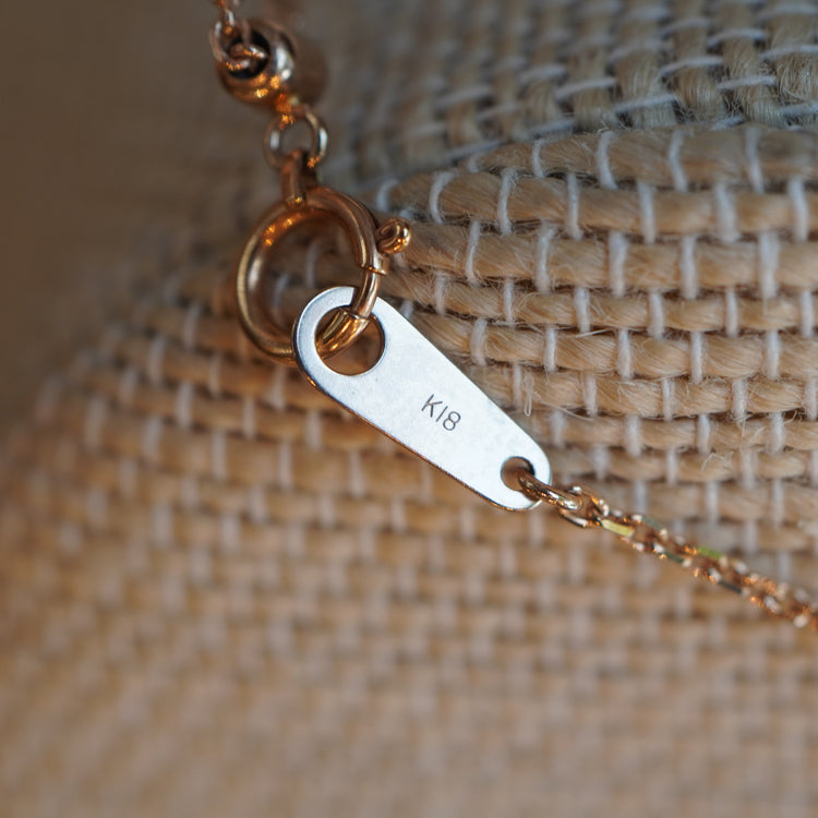 揺れるトップが美しい ネックレス