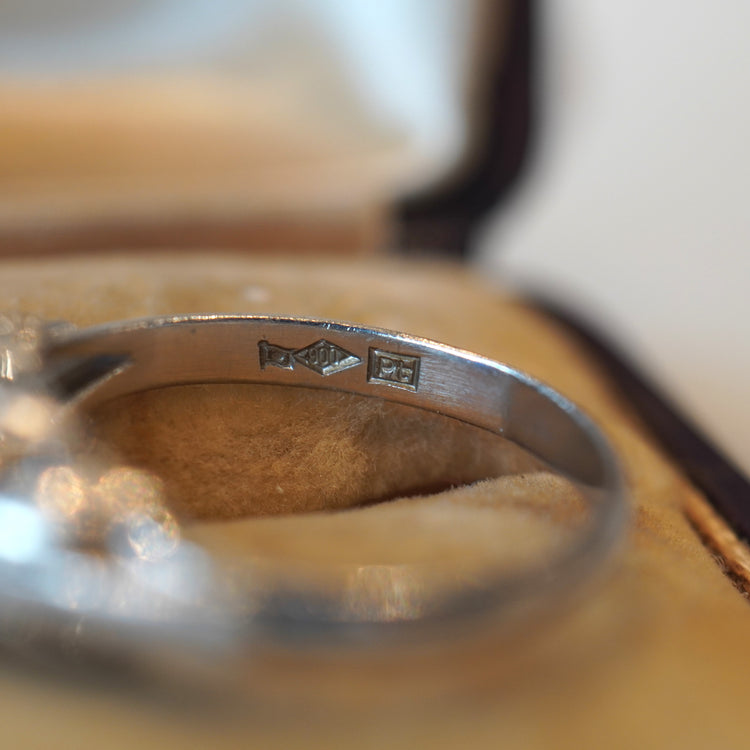 どこから見ても美しい サファイアリング