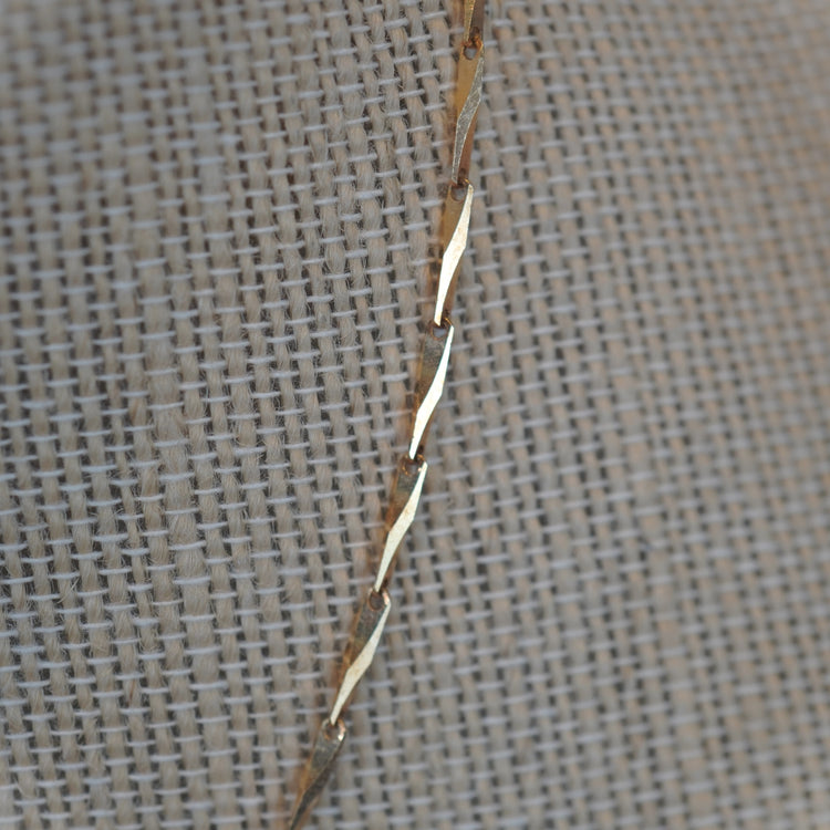 シャープな バーネックレス