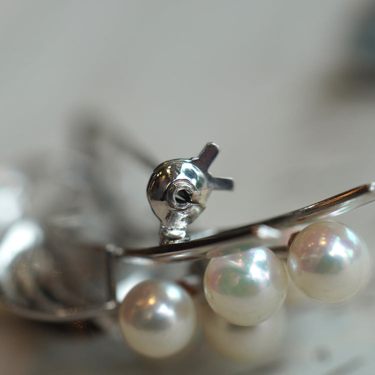 愛らしいパールブローチ
