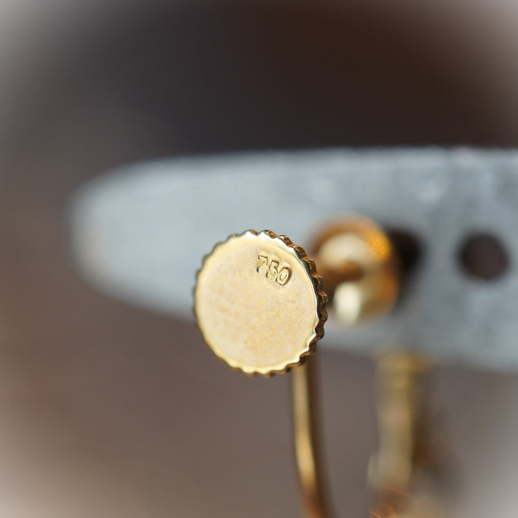 上品な デザインイヤリング