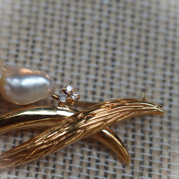 バロックパールが優雅な ブローチ