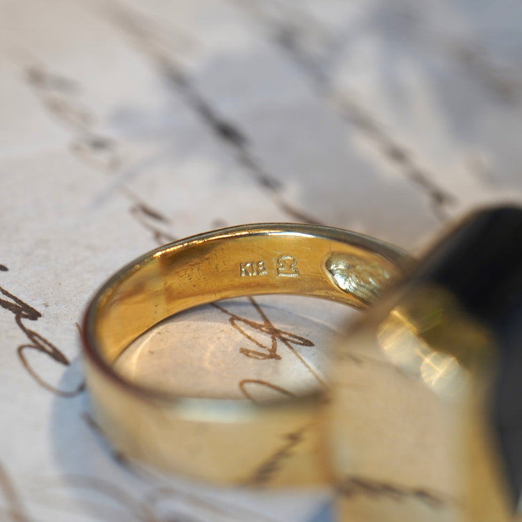 石に合わせてデザインされた オリジナルリング